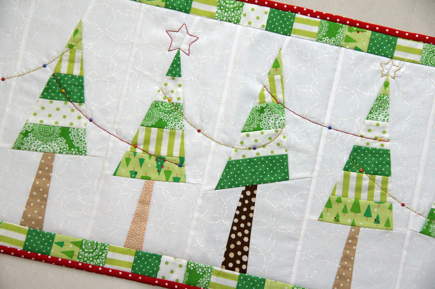 Yuletide Table Runner Pattern