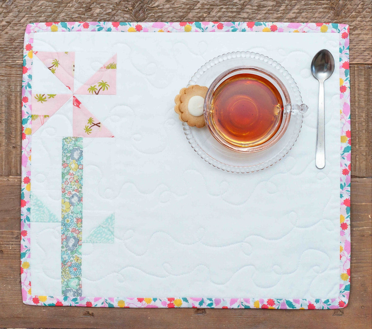 Pinwheel Posies - Table Runner and Place Mats Pattern