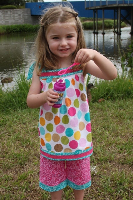 Lily - Reversible Tunic and 3/4 Pants Pattern